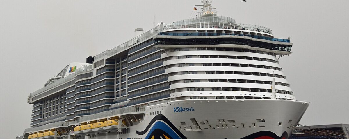 AIDAnova cruiseschip in de haven - Cruiseseizoen Rotterdam 2026