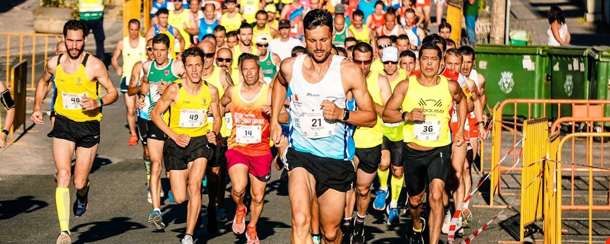 Hardlopers tijdens de NN Marathon Rotterdam - Splashtours