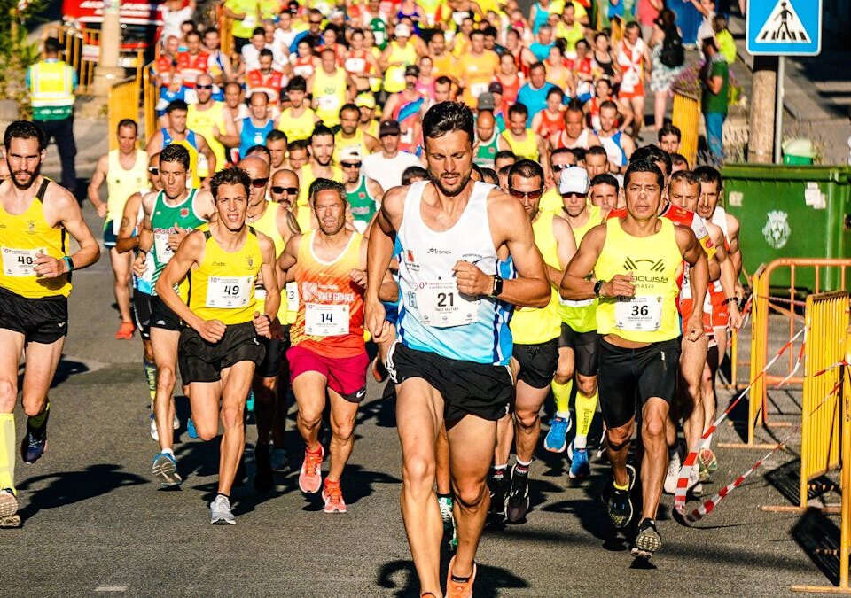 Hardlopers tijdens de NN Marathon Rotterdam - Splashtours